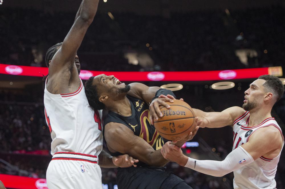 国官方：费南多因伤离队 武磊阿兰返回球队报到.